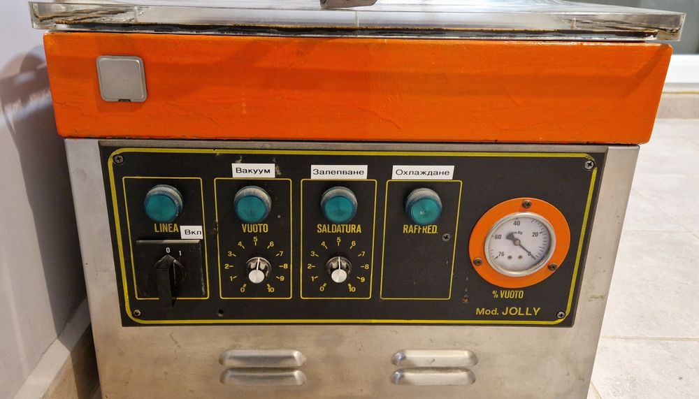 Професионална вакуум машина (камерна) JOLLY – работеща