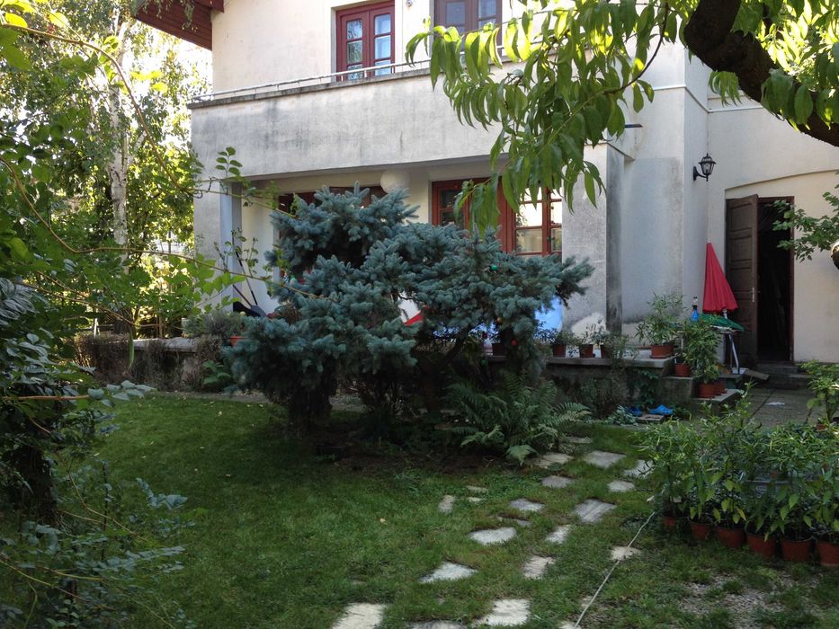 Vila de inchiriat pe malul lacului Snagov, in Ghermanesti, cu iesire directa la lac, ponton privat, gradina si liniste
