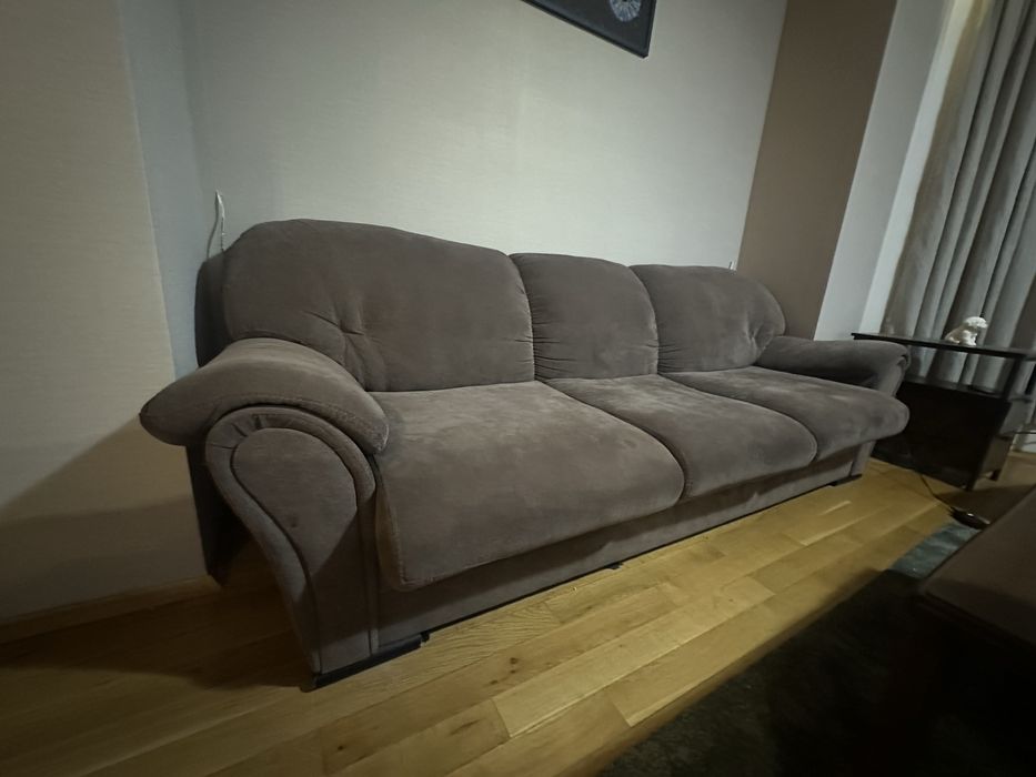 Диван и табуретка в добро състояние