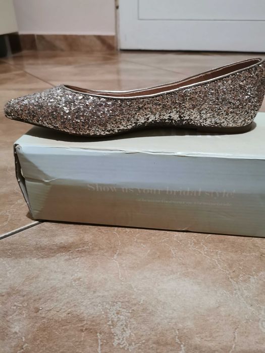 Balerini eleganți de ocazie