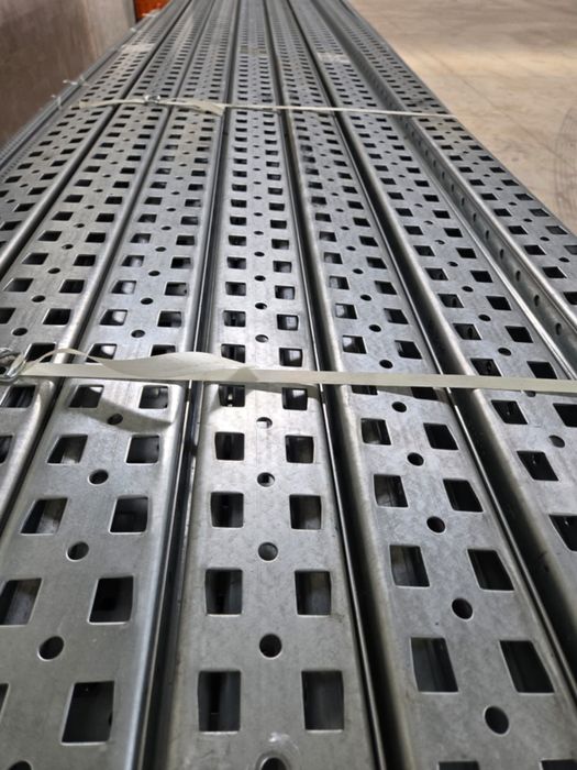 Rafturi metalice pentru depozitare