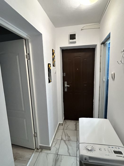 Inchiriez garsoniera, zona Piata Mica , parter