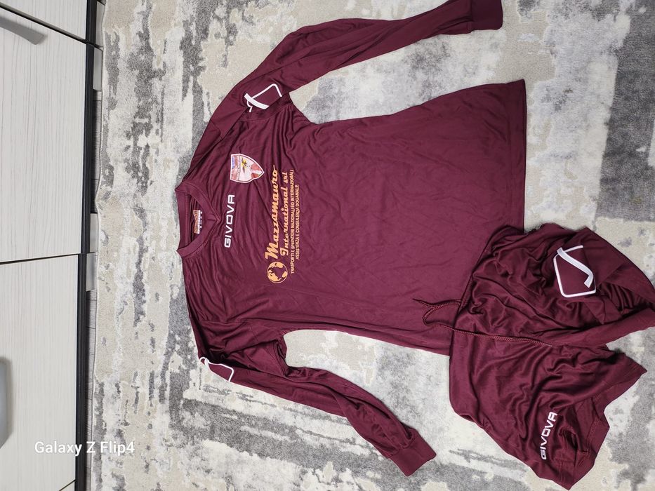 Vind echipament footbal