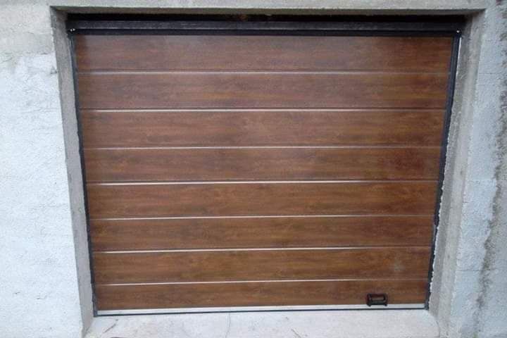 Usi de garaj Producator