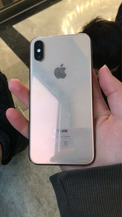 Iphone xs 64gb .