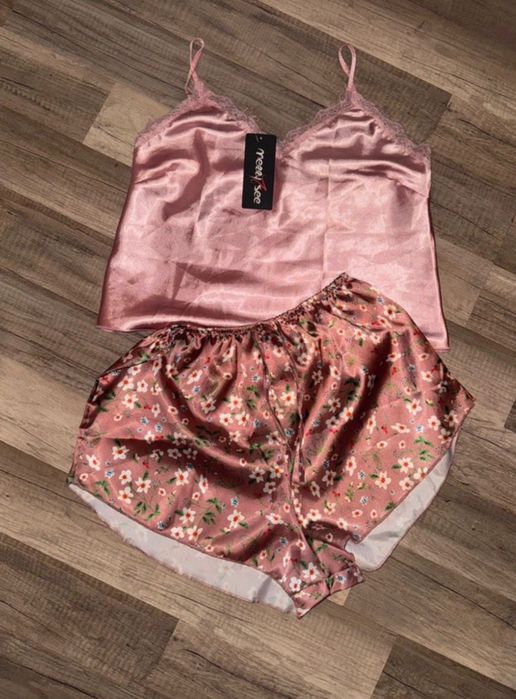 Pijama scurtă, cu pantaloni scurți, sexy, satinata, M