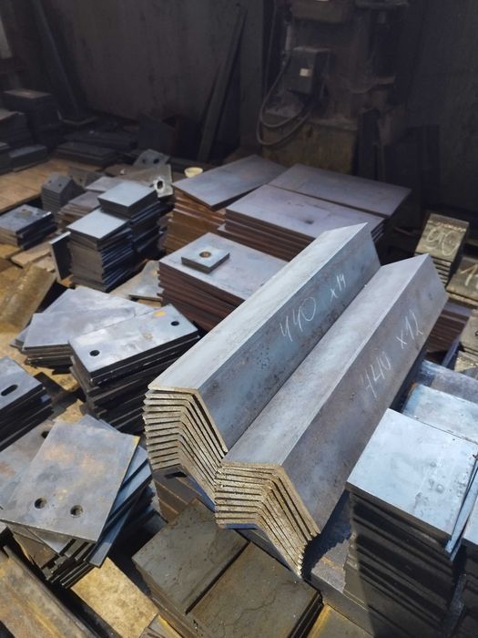 Рязане на метал на лентоотрезна машина на профили, тръби, шини, винкел