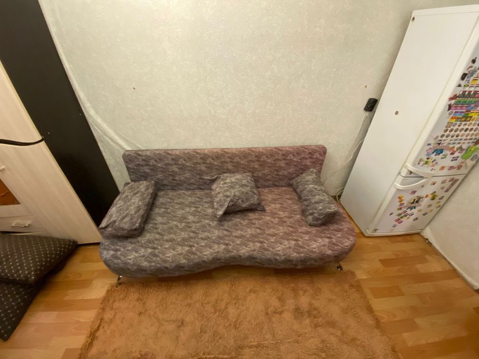 Продам,уголоый диван,обычный диван,письменный стол