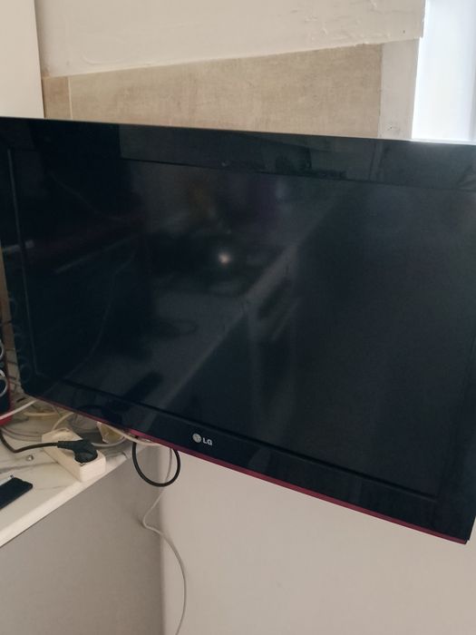 Телевизор LG продам