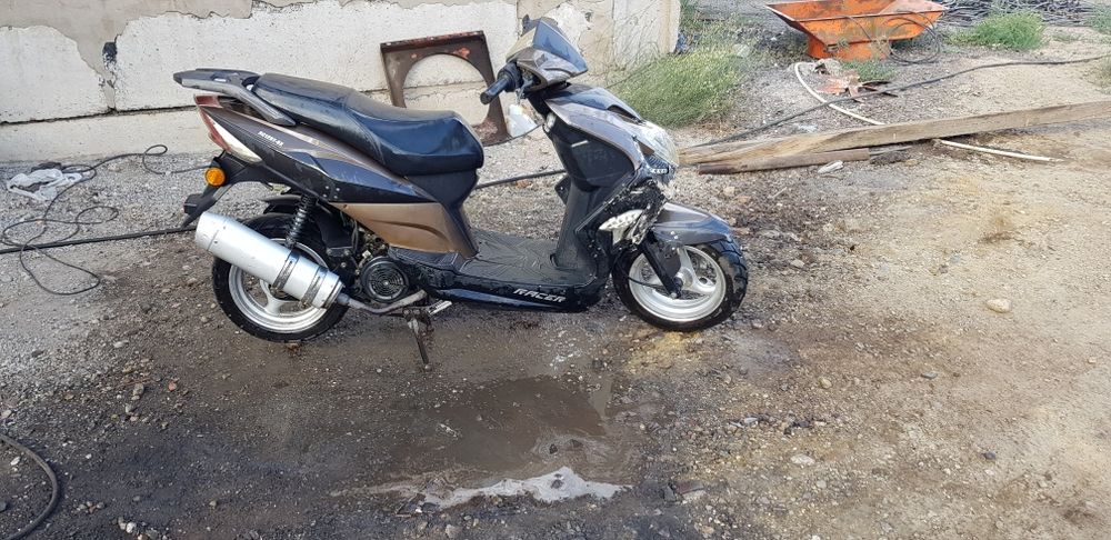 Продаю скутер райсер