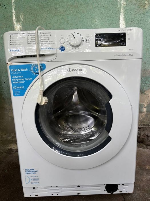 Продам стиральную машинку indesit