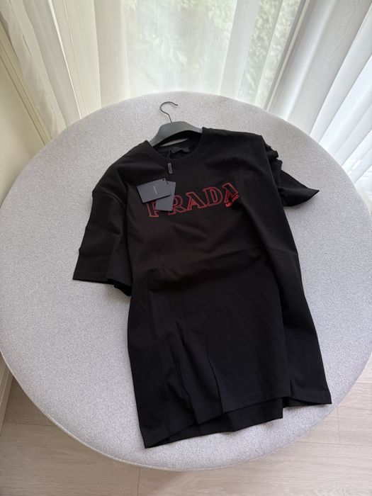 Продам футболку Прада уни