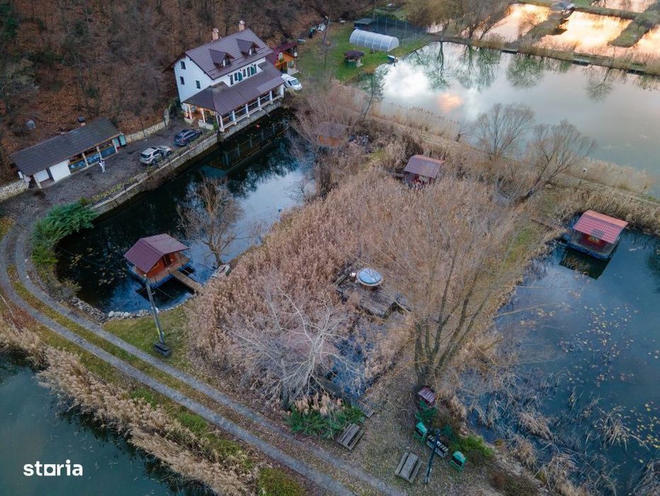 Domeniu privat cu iazuri in apropiere de Piatra Neamt