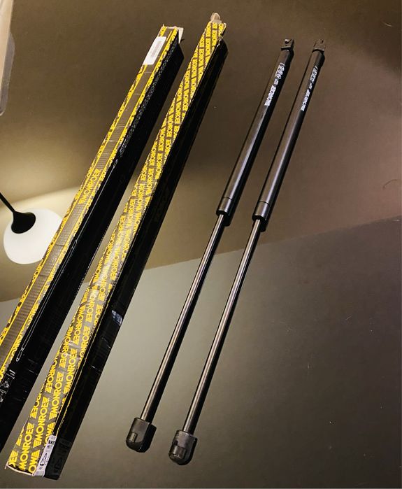 Амортисьори за багажник на Citroen C4 Grand Picasso 2008