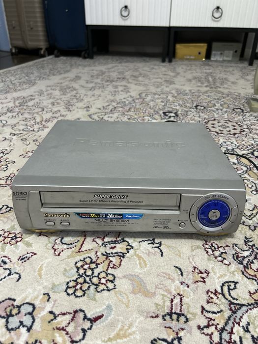 Видеомагнитофон Panasonic Super Drive.