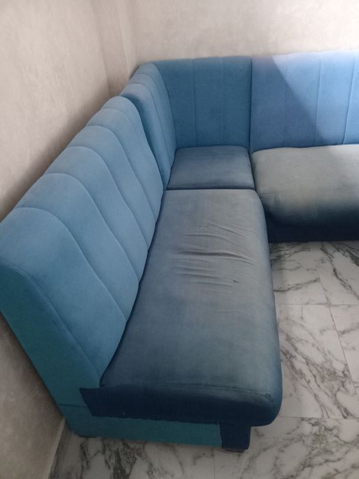 Диван угловой  продаётся