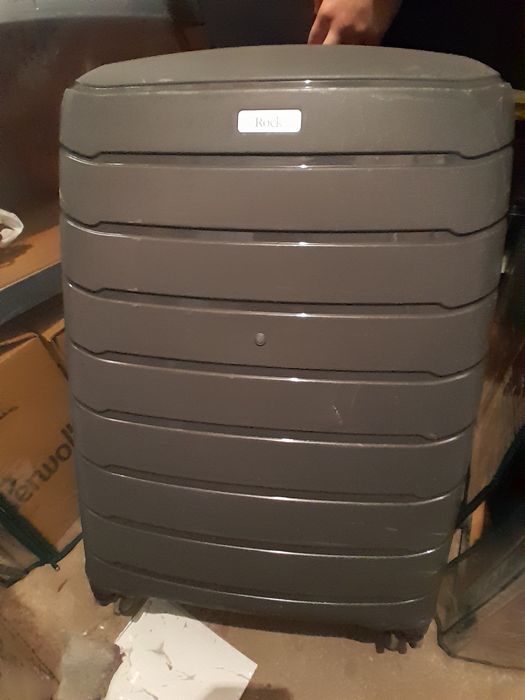 Голям  пътнически  куфар  rock с колелца