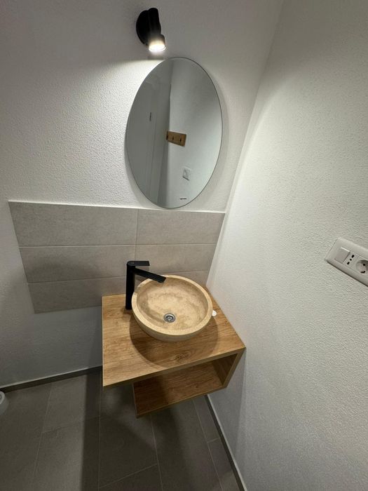 3 camere de inchiriat la curte privata Sanpetru