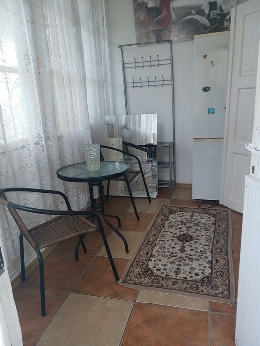 Ofer spre închiriere apartament cu 2 camere la casa cu intrare separata, contoare si centrala proprie in centru civic lângă ONIX