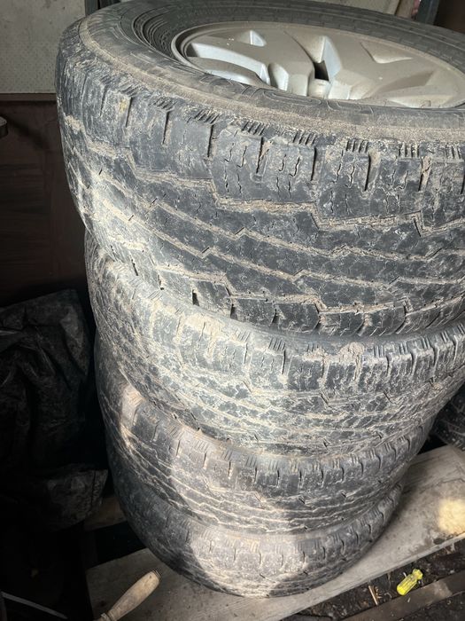 Диски шины R16 титанки 265/70/16.