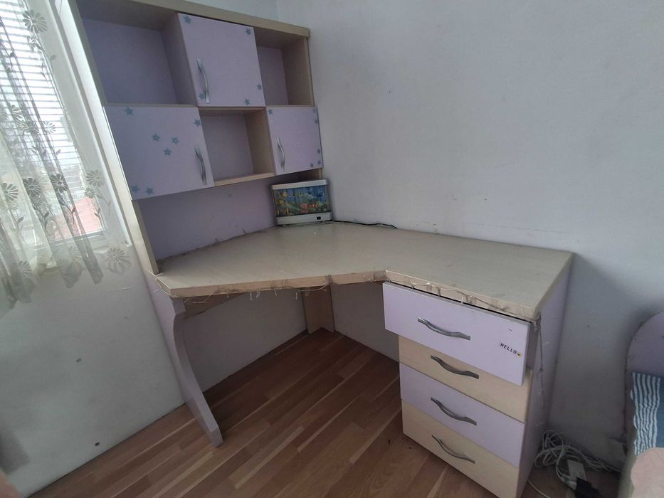 Бюро за детска стая