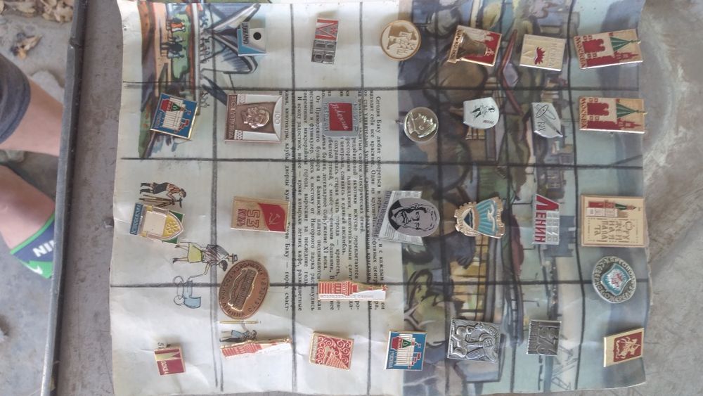 Значки Ленинские и разные.