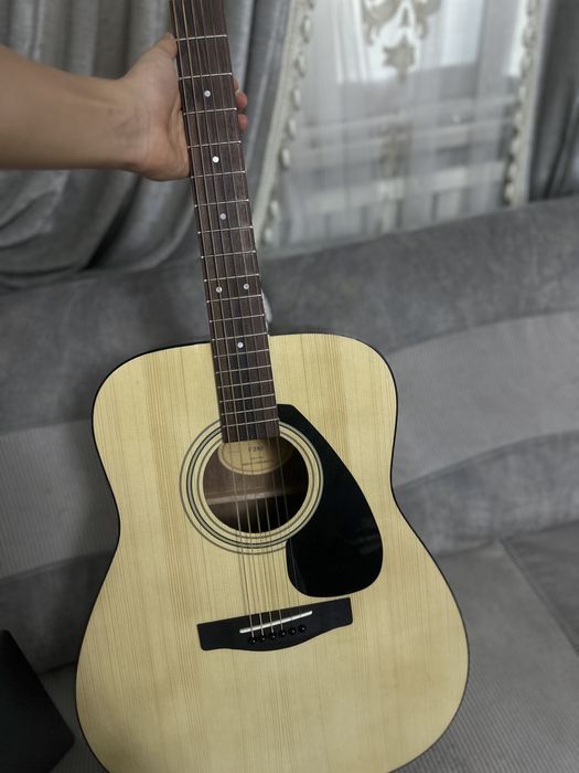 Гитара акустика Почти новый