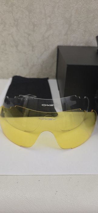 Очки темные солнцезащитные спорт