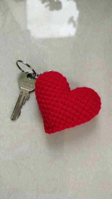 Сърце ръчно плетено, ключодържател за Свети Валентин
