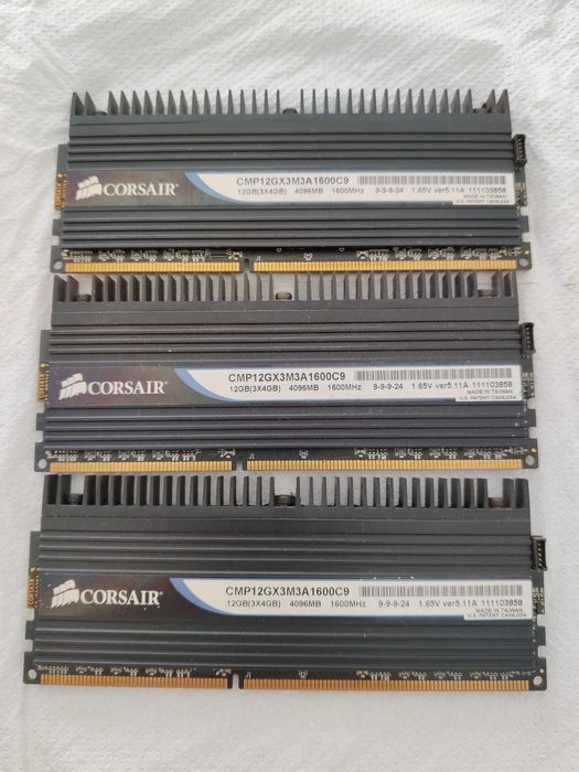 Corsair Dominator 1600 CL9 TripleChannel 12 GB (3x4GB) / 24 GB (6x4GB)