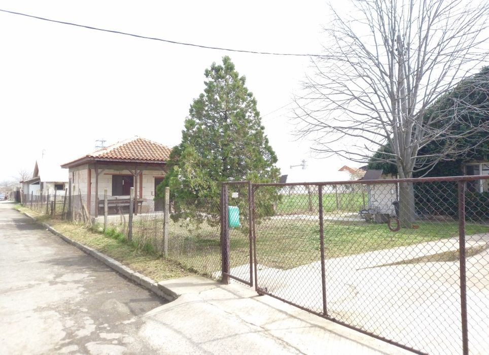 Продава се Промишлена сграда в Чирпан - 7500 кв.м за 31 €/кв.м - Снимка #1