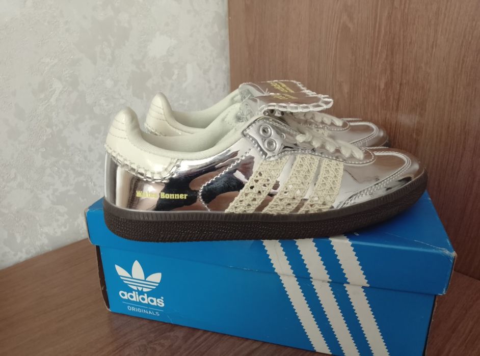 Кроссовки женские Adidas