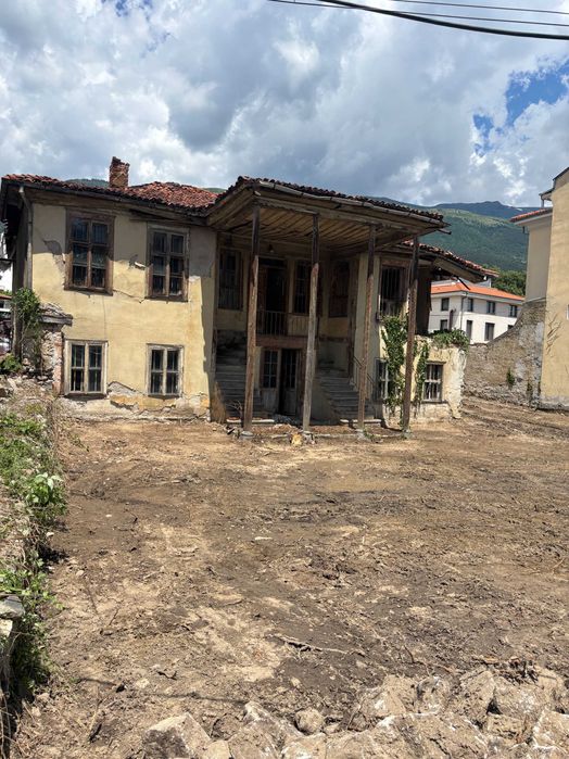 Автентична СТАРИННА КЪЩА с двор ЦЕНТЪРА на Карлово