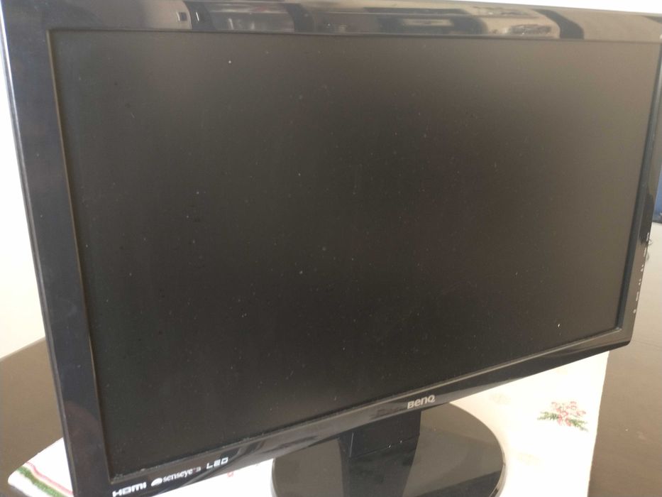 Настолен компютър с монитор BenQ GL2250HM, 21,5