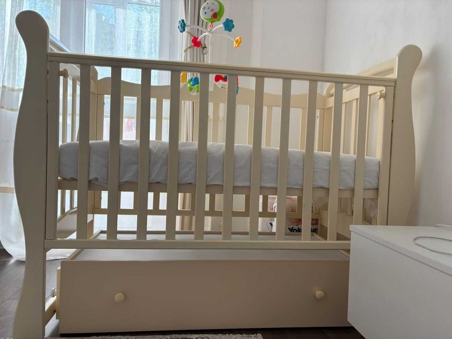 Манеж (детская кровать)