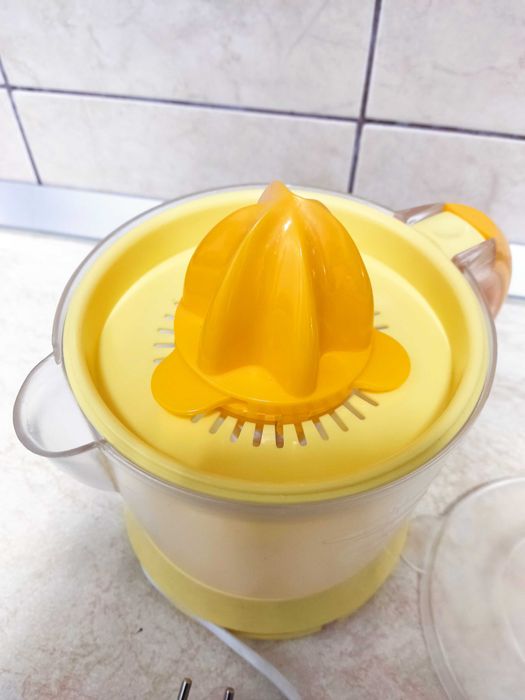 Storcator electric AFK pentru  citrice, capacitate 1 litru