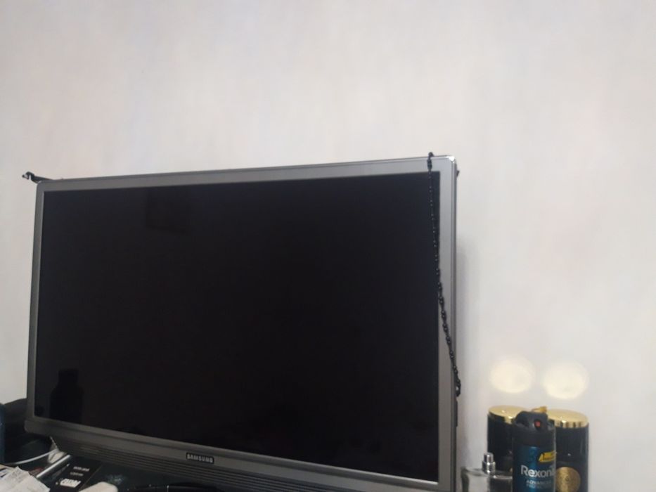 Телвизор 32 самсунг и 2 ва колонко