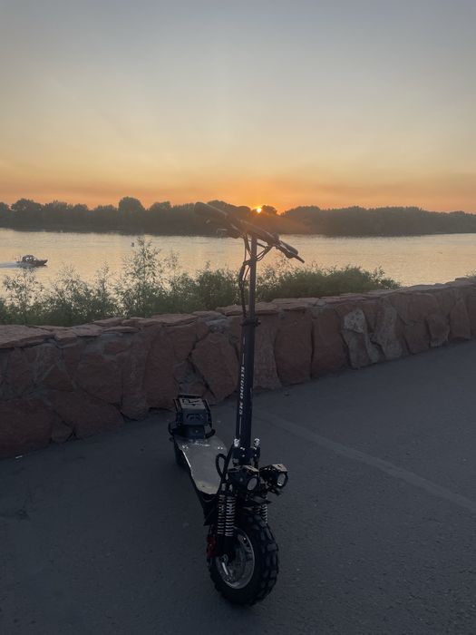 Продам электросамокат Kugoo m5