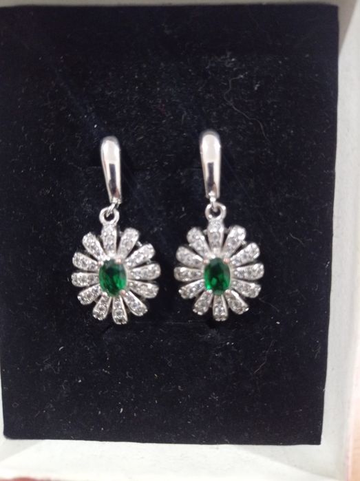 Серьги нежные сияющие с цирконием посеребреные отличное качество