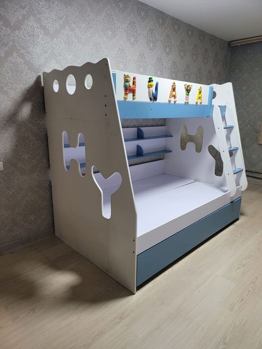 Детская двухъярусная кровать