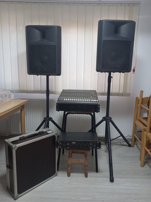 Vand doua boxe 12 inch