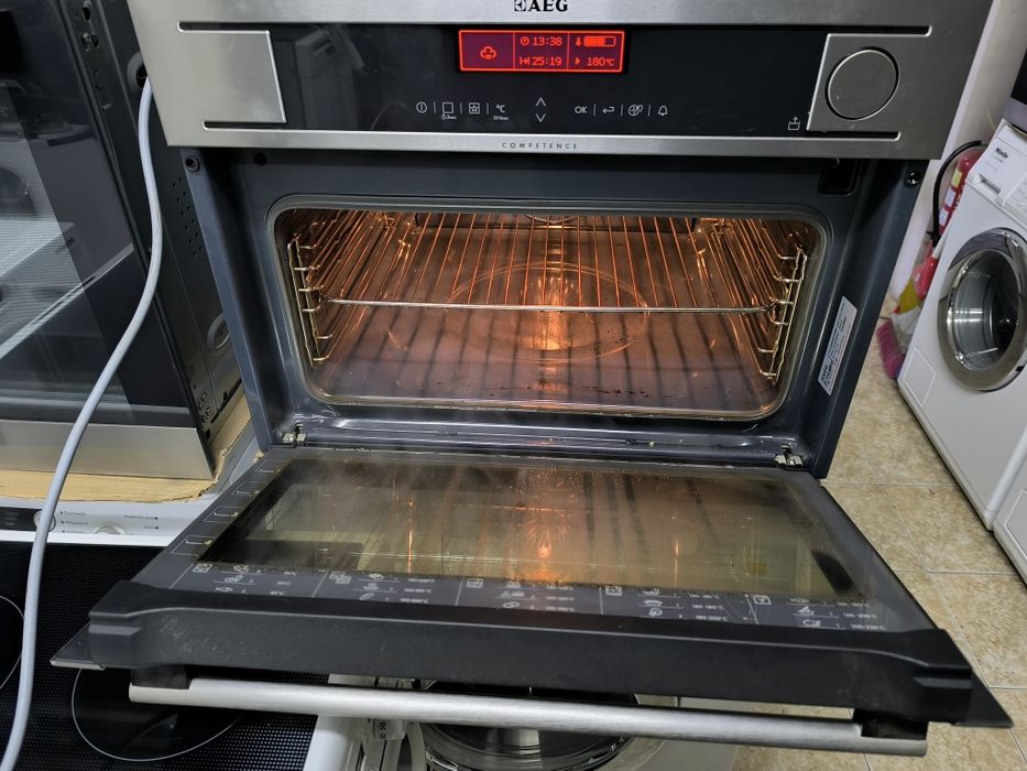 Фурна AEG KS8404701M с много програми и готвене на  пара.