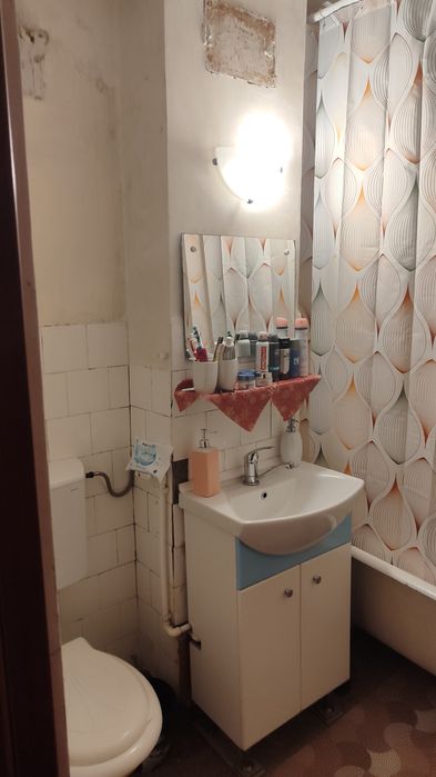 Se vinde un apartament 2 camere etaj 5 bloc turn.