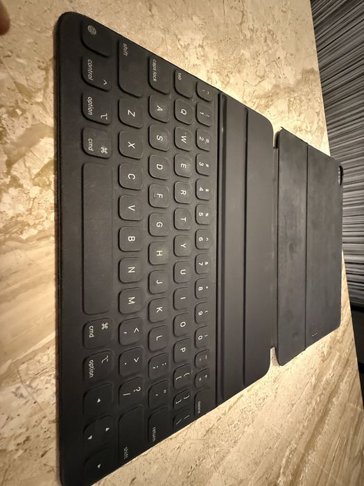 Оригинален калъф-клавиатура Apple Smart (A2038)