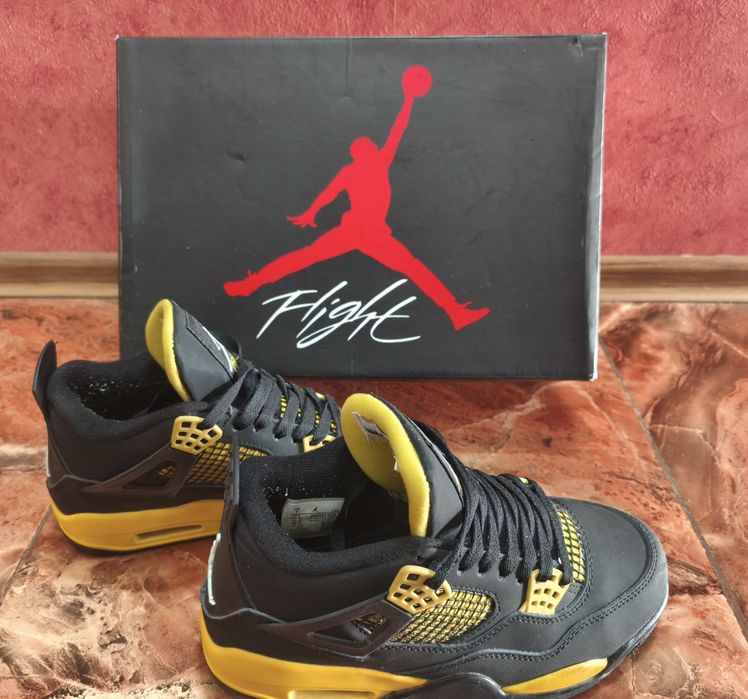 Air Jordan 4 Retro “Yellow Thunder”