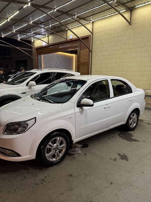 Nexia 3 sotiladi Full pazitsiya aftomat karobka 75000 min probeg