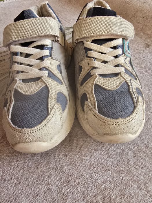 Продам кроссовки Asics