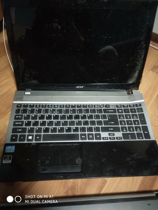 Vând doua laptopuri Acer pt piese