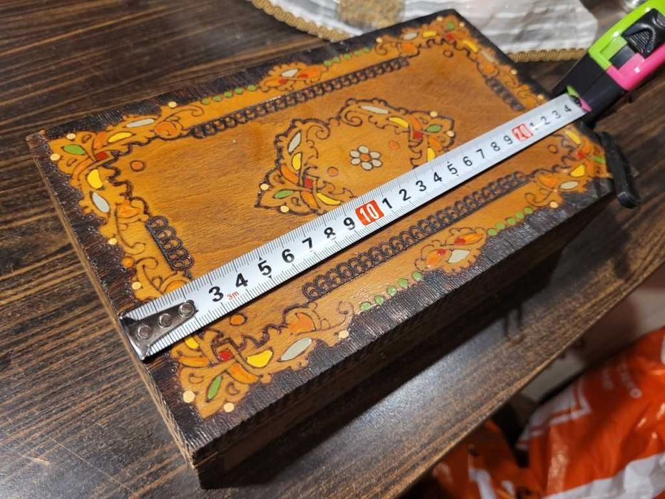 Кутия ретро от соца за ценности