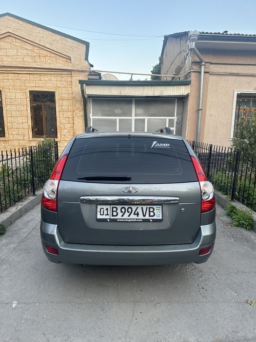 Продам приору 2171 в в идиальном  состоянии